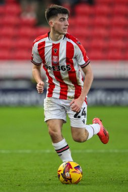 Stoke City 'den Andy Moran, Stoke City ile Cardiff City arasındaki 14 Aralık 2024' te oynanan Bet365 Stadyumu 'nda oynanan Gökyüzü İddia Şampiyonası maçında topla bir çıkış yaptı.