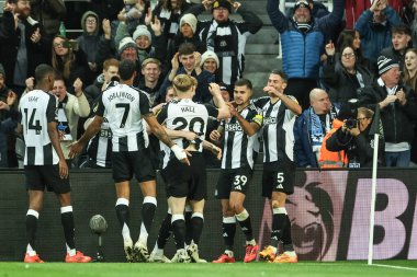 Newcastle United takımından Bruno Guimares, Premier League maçı Newcastle United ile Leicester City maçında 14 Aralık 2024 'te St. James' s Park, Newcastle, İngiltere 'de 2-0 kazanma hedefini kutluyor.