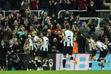 Newcastle United 'tan Alexander Isak, Premier Lig maçı Newcastle United ile Leicester City maçında 14 Aralık 2024' te St. James 's Park, Newcastle, İngiltere' de 3-0 kazanma hedefini kutluyor.