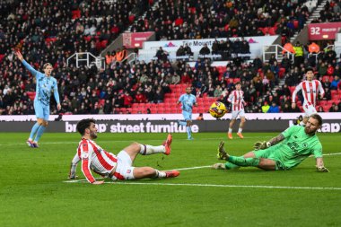 Stoke City 'den Thomas Cannon gol atarken, Cardiff City' den Jak Alnwick, Stoke City 'nin Cardiff City' ye karşı oynadığı 14 Aralık 2024 'te, Stoke-on-Trent Stadyumu' nda oynanan maçta, Cardiff City 'li Jak Alnwick tarafından kurtarıldı.