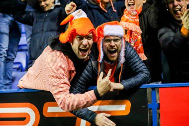 Blackpool taraftarları 14 Aralık 2024 'te İngiltere' nin Okurken Oto Kiralama Stadyumu 'nda oynanan Sky Bet 1 karşılaşmasını kutluyorlar.