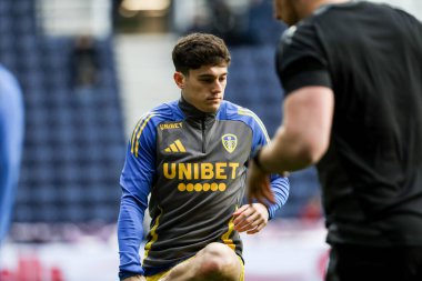 Leeds United takımından Daniel James, 14 Aralık 2024 'te İngiltere' nin Deepdale kentinde oynanan Preston North End - Leeds United maçından önce ısınıyor.