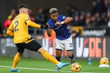 Wolverhampton Wanderers takımından Matt Doherty, Ipswich Town 'dan Omari Hutchinson' la Premier League maçı sırasında Molineux, Wolverhampton, İngiltere 'de oynanan Ipswich Town maçında karşılaştı.