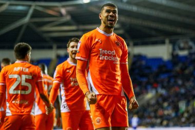 Blackpool 'dan Ashley Fletcher, 14 Aralık 2024' te İngiltere 'nin Reading şehrinde oynanan ve Blackpool' a karşı oynanan Gökyüzü İddia Ligi 1 karşılaşmasında takım arkadaşlarıyla 0-3 'lük galibiyetini kutluyor.