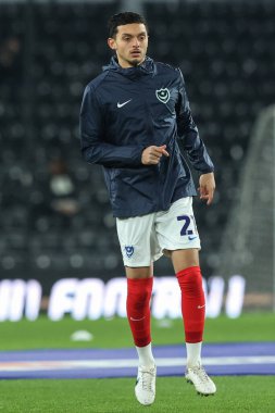 Portsmouth 'dan Andre Dozzell 13 Aralık 2024' te İngiltere 'nin Pride Park Stadyumu' nda oynanan Gökyüzü İddia Şampiyonası maçında Derby County ve Portsmouth maçında ısınma turunda...