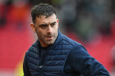 Cardiff City 'nin Ömer Rıza Müdürü, Stoke City ile Cardiff City arasındaki 14 Aralık 2024' te Bet365 Stadyumu 'nda oynanan Gökyüzü İddia Şampiyonası maçında.