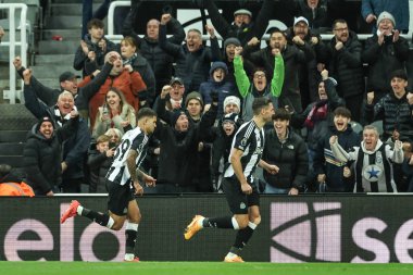 Newcastle United takımından Bruno Guimares, Premier League maçı Newcastle United ile Leicester City maçında 14 Aralık 2024 'te St. James' s Park, Newcastle, İngiltere 'de 2-0 kazanma hedefini kutluyor.