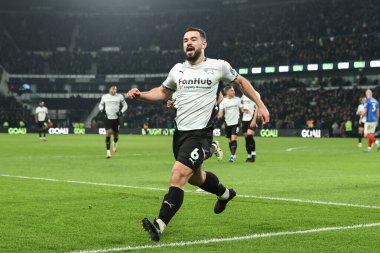Derby County 'den Eiran Cashin, 13 Aralık 2024' te İngiltere 'nin Derby Park Stadyumu' nda oynanan Gökyüzü İddia Şampiyonası maçında 2-0 'lık galibiyet golünü kutluyor.