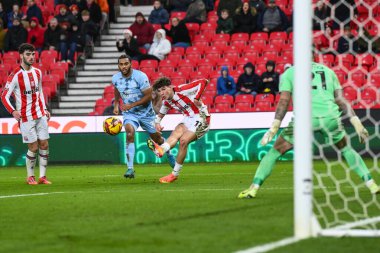 Stoke City 'den Lewis Koumas, Stoke City ile Cardiff City arasındaki 14 Aralık 2024' te oynanan Bet365 Stadyumu 'nda oynanan Gökyüzü İddia Şampiyonası maçında kaleye ateş etti.