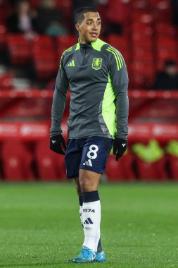 Aston Villa 'dan Youri Tielemans Premier Lig maçı sırasında Nottingham Forest, Aston Villa' ya karşı City Ground, Nottingham, İngiltere 'de 14 Aralık 2024' te oynanan ısınma maçında