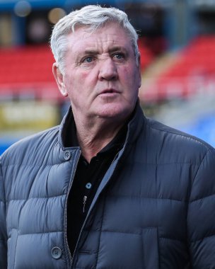Blackpool 'dan Steve Bruce, 14 Aralık 2024' te İngiltere 'nin Oto Kiralama Stadyumu' nda oynanan Sky Bet 1 karşılaşması öncesinde Seçilmiş Araba Kiralama Stadyumu 'na geldi.