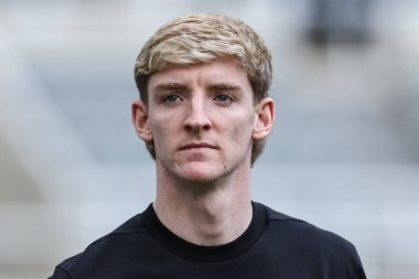 Newcastle United takımından Anthony Gordon, İngiltere 'nin Newcastle kentindeki St. James' s Park 'ta oynanan Premier League maçı sırasında geldi.