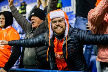 Blackpool taraftarları 14 Aralık 2024 'te İngiltere' nin Okurken Oto Kiralama Stadyumu 'nda oynanan Sky Bet 1 karşılaşmasını kutluyorlar.