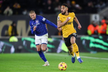 Wolverhampton Wanderers takımından Matheus Cunha, 14 Aralık 2024 'te İngiltere' nin Molineux kentinde oynanan Premier League maçında Wolverhampton Wanderers Ipswich Town 'a karşı oynadığı maçta topu aldı.