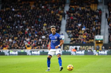 Ipswich Town 'dan Omari Hutchinson Premier Lig karşılaşmasında pas veriyor Wolverhampton Wanderers, Molineux, Wolverhampton, Birleşik Krallık' ta Ipswich Town 'a karşı 14 Aralık 2024