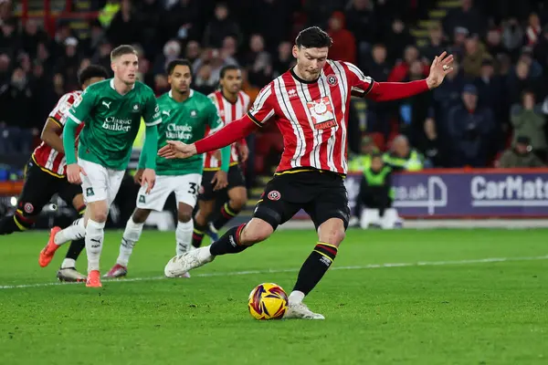 Sheffield United takımından Kieffer Moore, 14 Aralık 2024 'te Bramall Lane, Sheffield, İngiltere' de oynanan Sheffield United - Plymouth Argyle maçında 2-0 berabere kalma cezası aldı.