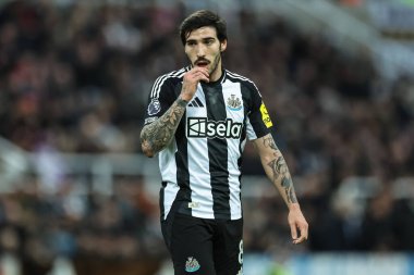 Newcastle United 'dan Sandro Tonali Premier Lig maçı sırasında Newcastle United, Leicester City' ye karşı St. James 's Park, Newcastle, İngiltere, 14 Aralık 2024
