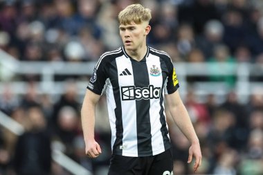 Lewis Hall of Newcastle United Premier League maçı sırasında Newcastle United, Leicester City 'e karşı St. James' s Park, Newcastle, İngiltere, 14 Aralık 2024