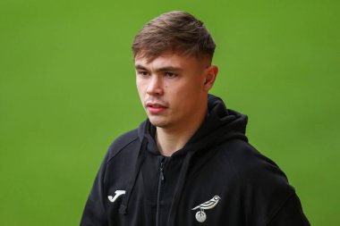 Norwich City 'den Callum Doyle, 15 Aralık 202' de Norwich City ile Burnley arasındaki Sky Bet Şampiyonası maçından önce Carrow Road 'a vardı.