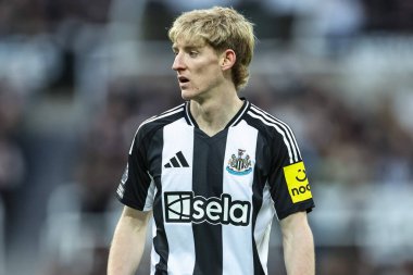 Newcastle United 'dan Anthony Gordon Premier League maçı sırasında Newcastle United ile Leicester City arasında St. James' s Park, Newcastle, İngiltere 'de 14 Aralık 2024