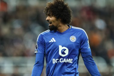Leicester City 'den Hamza Choudhury Premier League maçı sırasında Newcastle United, Leicester City' ye karşı St. James 's Park, Newcastle, 14 Aralık 2024