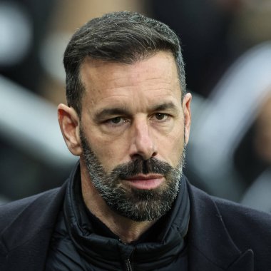 Premier Lig maçı sırasında Leicester City 'nin Ruud van Nistelrooy teknik direktörü Newcastle United, Leicester City' ye karşı St. James 's Park, Newcastle, İngiltere, 14 Aralık 2024