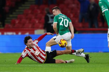 Sheffield United takımından Callum O 'Hare, 14 Aralık 2024' te Sheffield Lane, Sheffield, İngiltere 'de oynanan Gökyüzü İddia Şampiyonası maçında Plymouth Argyle' a karşı Plymouth maçında Plymouth Argyle 'a faul yaptı.