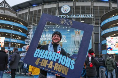 Taraftarlar, Manchester City ile Manchester United arasındaki 15 Aralık 2024 tarihli Premier League karşılaşması öncesinde Etihad Stadyumu 'na gelmeye başladılar.