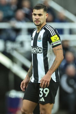 Newcastle United 'dan Bruno Guimares Premier Lig maçı sırasında Newcastle United ile Leicester City, St. James' s Park, Newcastle, İngiltere, 14 Aralık 2024