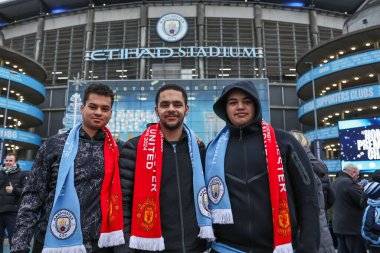 Taraftarlar, Manchester City ile Manchester United arasındaki 15 Aralık 2024 tarihli Premier League karşılaşması öncesinde Etihad Stadyumu 'na gelmeye başladılar.