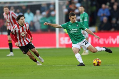 Plymouth Argyle 'dan Adam Randell, 14 Aralık 2024' te Bramall Lane, Sheffield, İngiltere 'de Sheffield United - Plymouth Argyle maçında topu geçiyor.