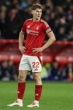 Nottingham Ormanı 'ndan Ryan Yates Premier League maçı sırasında Nottingham Ormanı, Nottingham Villa' ya karşı City Ground, Nottingham, Birleşik Krallık 'ta 14 Aralık 2024