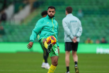 Norwich City 'den Anis Ben Slimane, 15 Aralık 2024' te Norwich City - Burnley maçından önce ısınıyor.