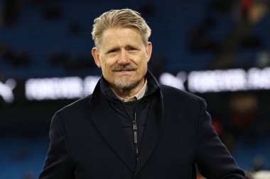 Peter Schmeichel, Manchester United 'ın Premier League maçı öncesinde Manchester City ile Manchester United' ın Etihad Stadyumu 'nda oynadığı maçın kalecisi oldu.