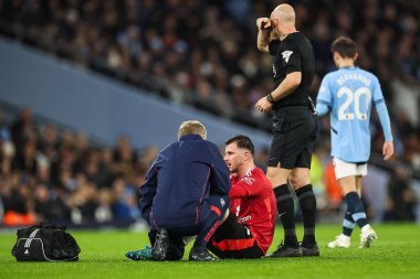 Manchester United takımının Mason Mount 'ı Manchester United' a karşı oynanan Premier League maçında yaralandığı için 15 Aralık 2024 tarihinde Etihad Stadyumu 'nda tedavi görmüştür.