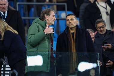 Sir Jim Ratcliffe ve Khaldoon Al Mübarek Manchester City Başkanı Manchester City - Manchester United maçı sırasında Etihad Stadyumu, Manchester, İngiltere, 15 Aralık 2024