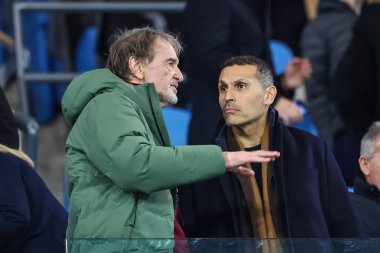 Sir Jim Ratcliffe ve Khaldoon Al Mübarek Manchester City Başkanı Manchester City - Manchester United maçı sırasında Etihad Stadyumu, Manchester, İngiltere, 15 Aralık 2024