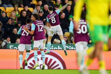 Burnley 'den Josh Brownhill, 15 Aralık 2024' te Norwich City, Norwich Road, Norwich Road, İngiltere 'de oynanan Sky Bet Şampiyonası maçında 1-2 kazanma hedefini kutluyor.