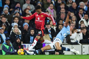 Manchester United takımından Amad Diallo, Manchester City 'nin Manchester United' a karşı 15 Aralık 2024 'te Etihad Stadyumu' nda oynadığı Premier League karşılaşmasında Manchester City 'den Matheus Nunes tarafından yenildi.