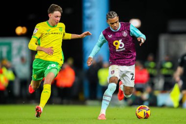 Burnley 'li Lucas Pires, Norwich City' nin Norwich City 'ye karşı Burnley maçı sırasında Norwich City' den Oscar Schwartau 'nun baskısı altında.