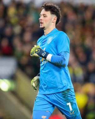 Burnley 'den James Trafford, 15 Aralık 2024' te Norwich City, Norwich Road, Norwich, İngiltere 'de Burnley' e karşı oynanan Gökyüzü İddia Şampiyonası maçında görev başında.