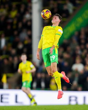 Norwich City 'den Oscar Schwartau 15 Aralık 2024' te Norwich City, Norwich Road 'da Burnley' e karşı oynanan Sky Bet Şampiyonası maçında topu kontrol ediyor.