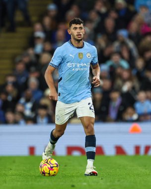 Manchester City 'den Matheus Nunes, Premier League maçında Manchester City ile Manchester United arasında 15 Aralık 2024' te Etihad Stadyumu 'nda bir ara verdi.