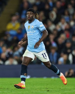 Manchester City 'nin Manchester United' a karşı oynadığı Premier League maçında Manchester City 'den Jeremy Doku, Etihad Stadyumu, Manchester, İngiltere, 15 Aralık 2024