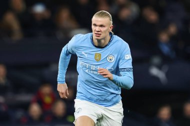 Manchester City 'nin Manchester United' a karşı oynadığı Premier League maçında Manchester City 'den Erling Haaland, Etihad Stadyumu' nda, 15 Aralık 2024