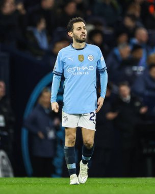 Manchester City 'nin Manchester United' a karşı oynadığı Premier League maçında Manchester City 'den Bernardo Silva, Etihad Stadyumu' nda, 15 Aralık 2024