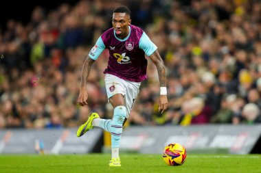 Burnley 'den Jaidon Anthony, 15 Aralık 2024' te Norwich City, Norwich Road, Norwich Road 'da Burnley' e karşı oynanan Gökyüzü İddia Şampiyonası maçında topla koşuyor.