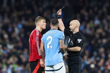 Hakem Anthony Taylor, Manchester City - Manchester United maçında Manchester United maçında Manchester United 'a karşı 15 Aralık 2024 tarihinde Manchester United' dan Rasmus Hjlund ve Kyle Walker 'a sarı kart verdi.
