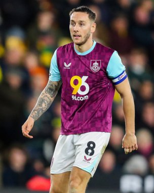 Burnley 'den Josh Brownhill, 15 Aralık 2024' te Norwich City, Norwich Road, Norwich Road, İngiltere 'de Burnley' e karşı oynanan Sky Bet Şampiyonası maçında görev başında.