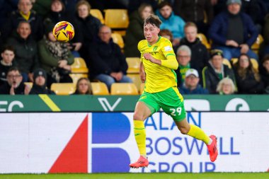 Norwich City 'den Oscar Schwartau, 15 Aralık 2024' te Norwich City, Norwich Road 'da Burnley' e karşı oynadığı Sky Bet Şampiyonası maçında topla koşuyor.